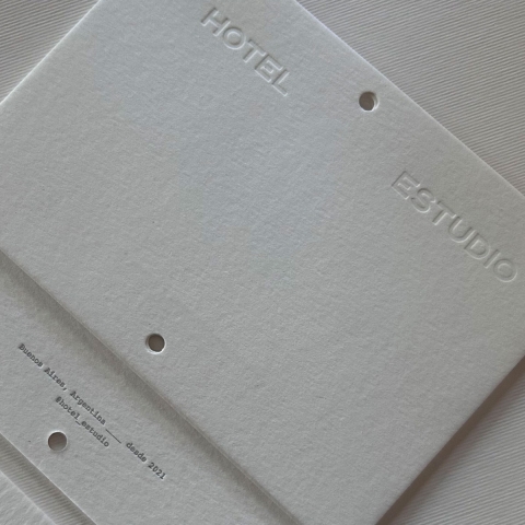 Etiquetas En Letterpress Hotel Estudio