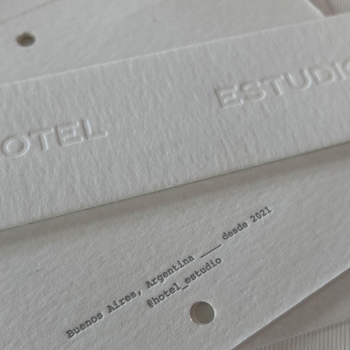 Etiquetas En Letterpress Hotel Estudio