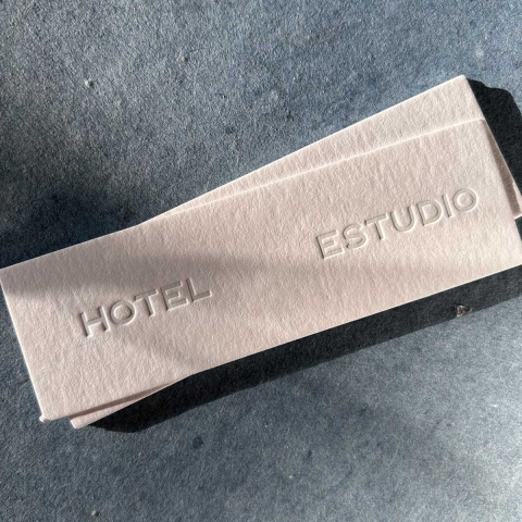 Etiquetas En Letterpress Hotel Estudio